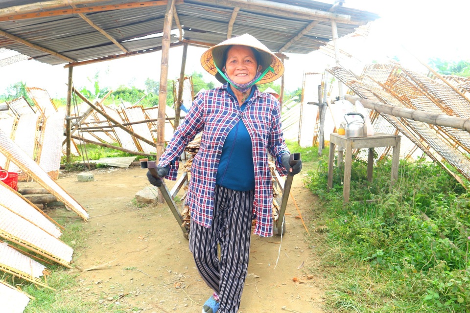 Làng bánh tráng đất Quảng “mướt mồ hôi” chạy đua cùng Tết Làng bánh tráng đất Quảng “mướt mồ hôi” chạy đua cùng Tết