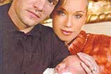 Berlusconi làm cha đỡ đầu cho con của Shevchenko