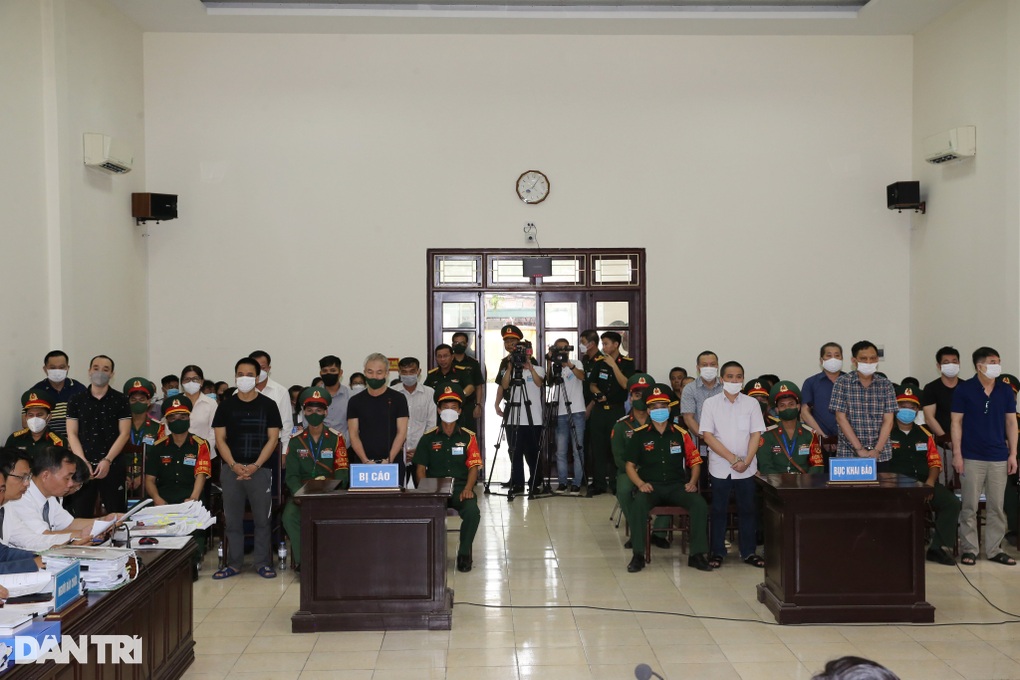 9 cán bộ quân đội hầu tòa trong vụ án buôn lậu hơn 198 triệu lít xăng - 3 9 cán bộ quân đội hầu tòa trong vụ án buôn lậu hơn 198 triệu lít xăng - 3