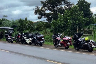 Đoàn xe phân khối lớn chạy quá tốc độ trên quốc lộ 14