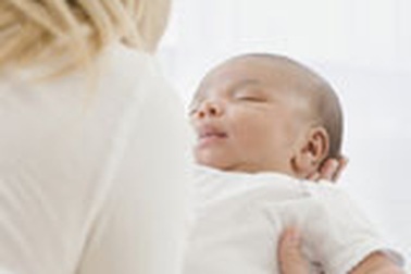 Chăm sóc bé trong tháng đầu tiên 