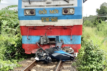 Đôi nam nữ tử vong tại chỗ khi va chạm với tàu hỏa  tại Đồng Nai