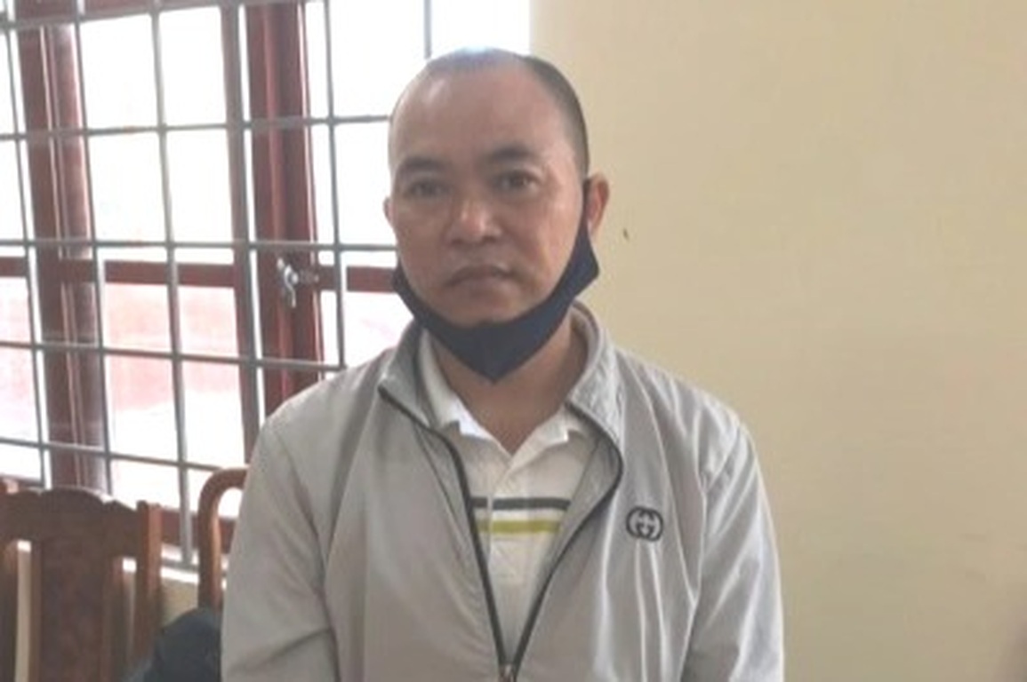 Bỏ 5,5 triệu đồng thuê làm sổ đỏ giả rồi lừa đảo hàng tỷ đồng - 1 Bỏ 5,5 triệu đồng thuê làm sổ đỏ giả rồi lừa đảo hàng tỷ đồng - 1