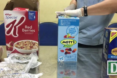 20 túi cần sa ngụy trang trong những hộp bánh gửi về từ Mỹ