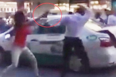 Khi thiếu nữ đấm đá “tựa giang hồ”, lột đồ níu tình yêu