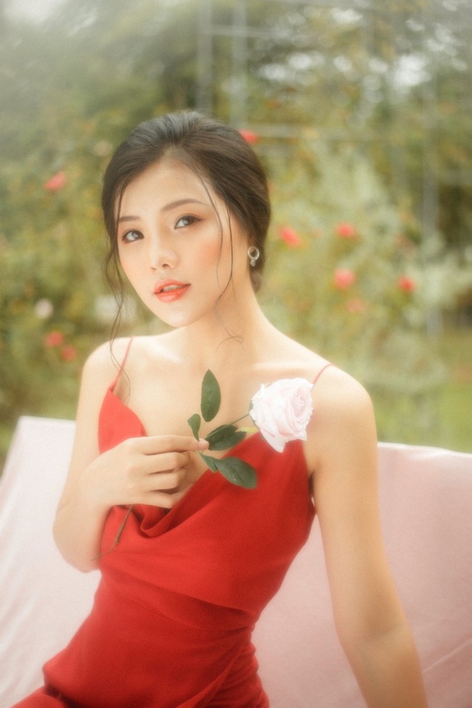 Những nàng thơ “đốn tim” người đối diện từ ánh nhìn đầu tiên - 5 Những nàng thơ “đốn tim” người đối diện từ ánh nhìn đầu tiên - 5