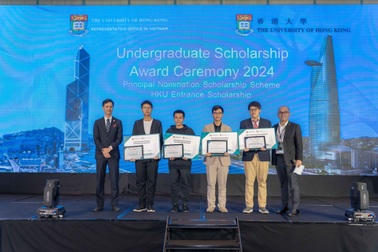 Đại học Hong Kong nhận giải thưởng về quản lý giáo dục tại Việt Nam