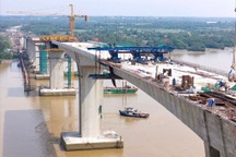 Hợp long 2 nhịp cao nhất của cầu Nhơn Trạch
