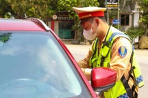 Chạy quá tốc độ, nam tài xế bị phát hiện vi phạm cả nồng độ cồn và ma túy