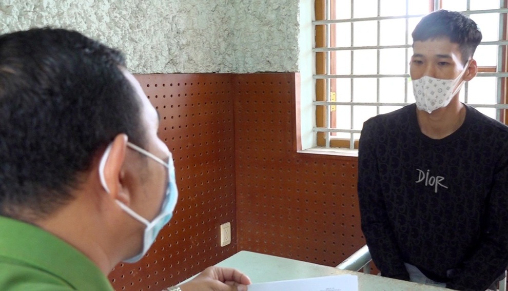 Đòi nợ không được, nam thanh niên chặn đường cướp xe con nợ - 1