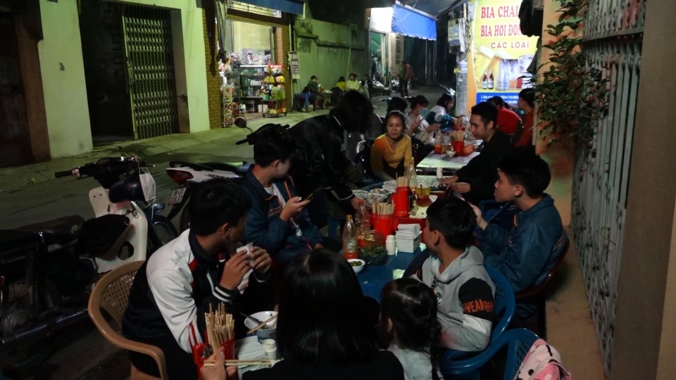 Quán phở 5000 đồng: 16 năm không tăng giá, ngày bán 500 bát ở Nam Định - 4 Quán phở 5000 đồng: 16 năm không tăng giá, ngày bán 500 bát ở Nam Định - 4