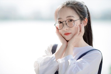 Cô giáo dạy Toán sở hữu nhan sắc xinh đẹp tựa "nàng thơ"