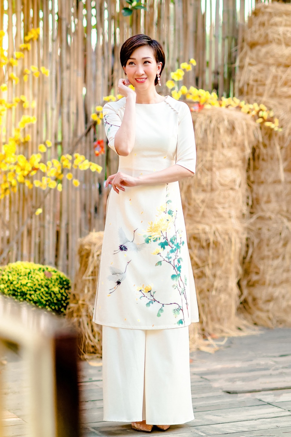 Lều Phương Anh rạng rỡ chụp ảnh du xuân cùng 2 con - 2 Lều Phương Anh rạng rỡ chụp ảnh du xuân cùng 2 con - 2