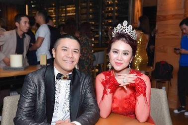 Kasim Hoàng Vũ và mẹ ngẫu hứng hát tặng khán giả