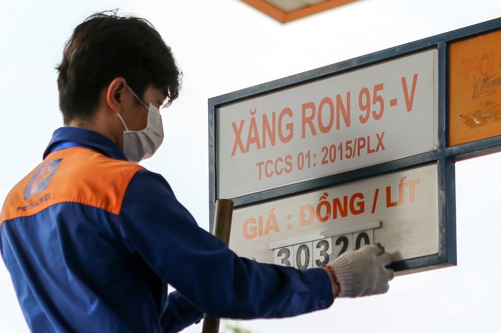 Cơn bão giá, biến số bất ngờ và nỗi lo về sự rình rập của một bóng ma - 2 Cơn bão giá, biến số bất ngờ và nỗi lo về sự rình rập của một bóng ma - 2
