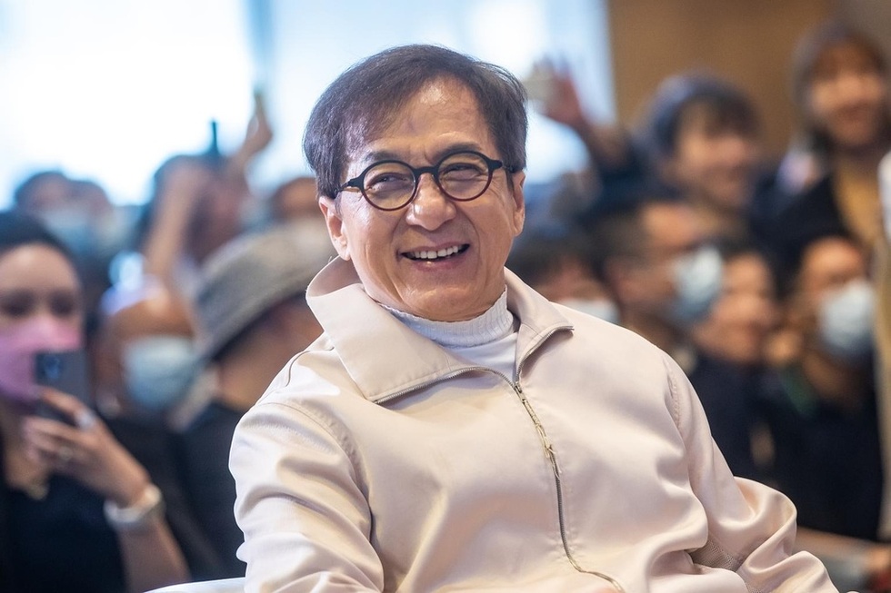 Thành Long và các nghệ sĩ bị tẩy chay vì quảng cáo sản phẩm dính bê bối