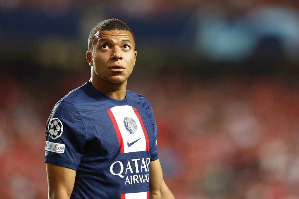 Mbappe chơi tất tay, chấp nhận ngồi dự bị cả mùa để đấu với PSG - 1