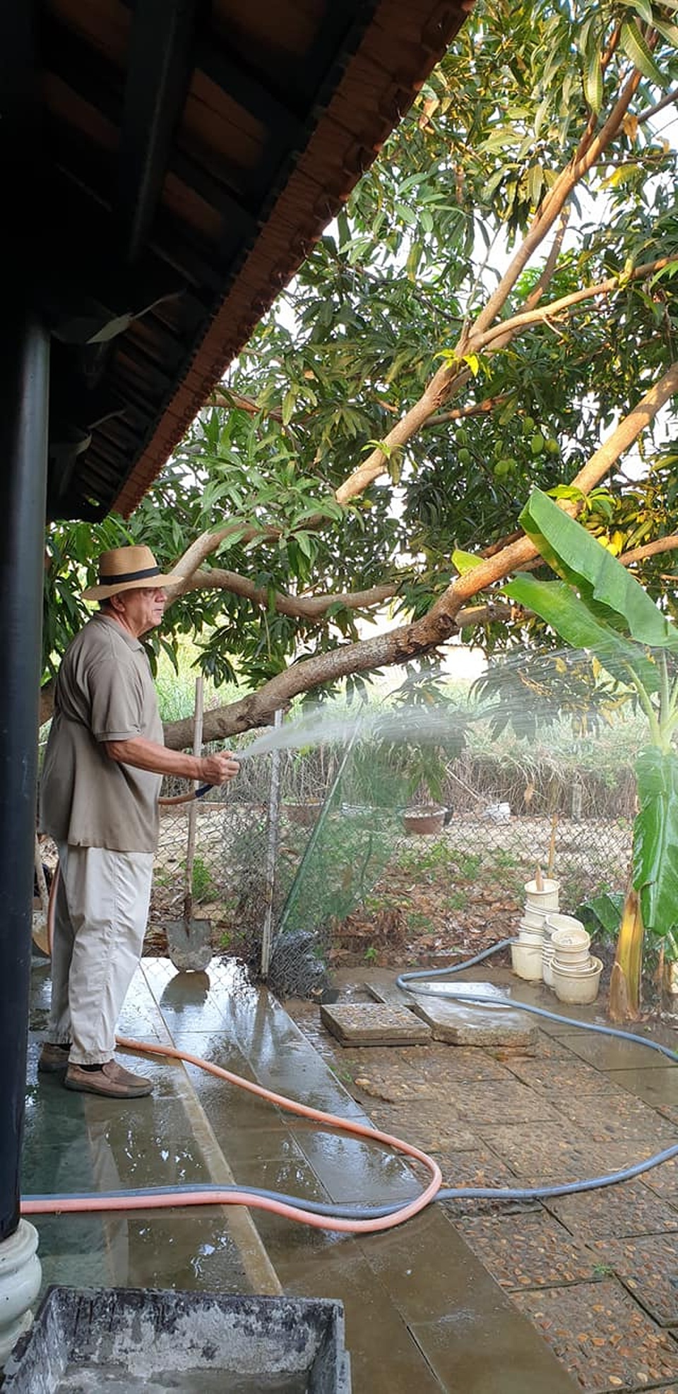 Ca sĩ Ánh Tuyết: “Đầu óc tôi giờ toàn... rau với đất” - 6 Ca sĩ Ánh Tuyết: “Đầu óc tôi giờ toàn... rau với đất” - 6