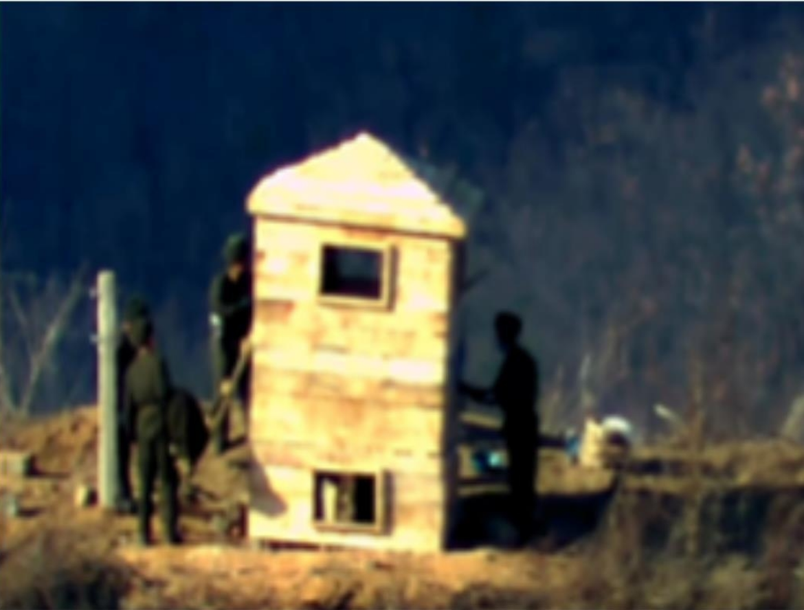 Severní Korea obnovuje strážní stanoviště poblíž Jižní Koreje - 2 Triều Tiên lập lại chốt gác sát Hàn Quốc - 2