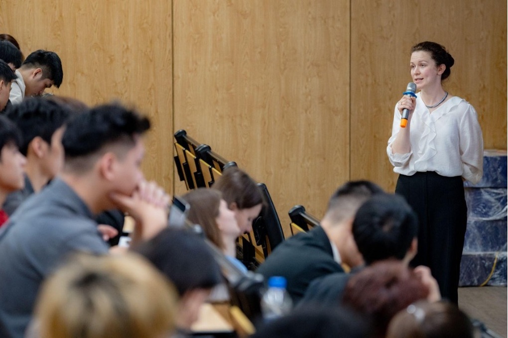 Học thạc sĩ quản trị kinh doanh quốc tế: Chọn chương trình MBA hay EMBA? - 4 Học thạc sĩ quản trị kinh doanh quốc tế: Chọn chương trình MBA hay EMBA? - 4