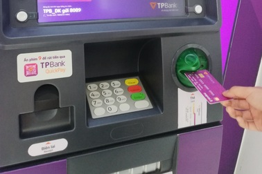 Sớm chuyển đổi sang thẻ chip để không mất tiền khi sử dụng thẻ ATM