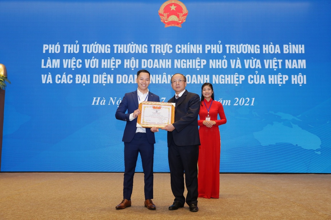 BCA Solutions đại diện hơn 500.000 doanh nghiệp vinh dự nhận bằng khen từ Chính phủ - 2 BCA Solutions đại diện hơn 500.000 doanh nghiệp vinh dự nhận bằng khen từ Chính phủ - 2
