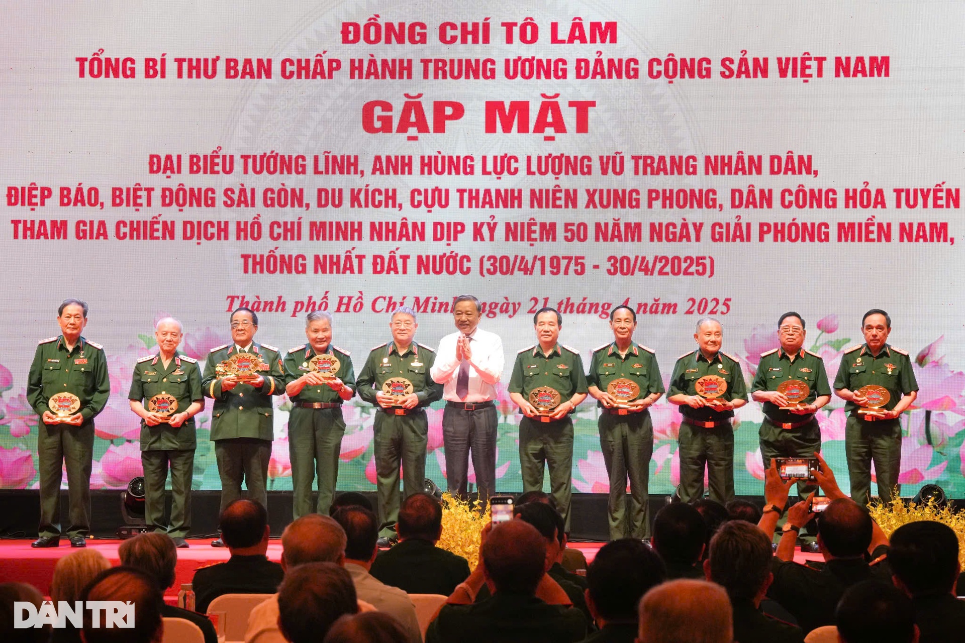 Tổng Bí thư Tô Lâm gặp gỡ cựu chiến binh Chiến dịch Hồ Chí Minh - 8 Tổng Bí thư Tô Lâm gặp gỡ cựu chiến binh Chiến dịch Hồ Chí Minh - 8