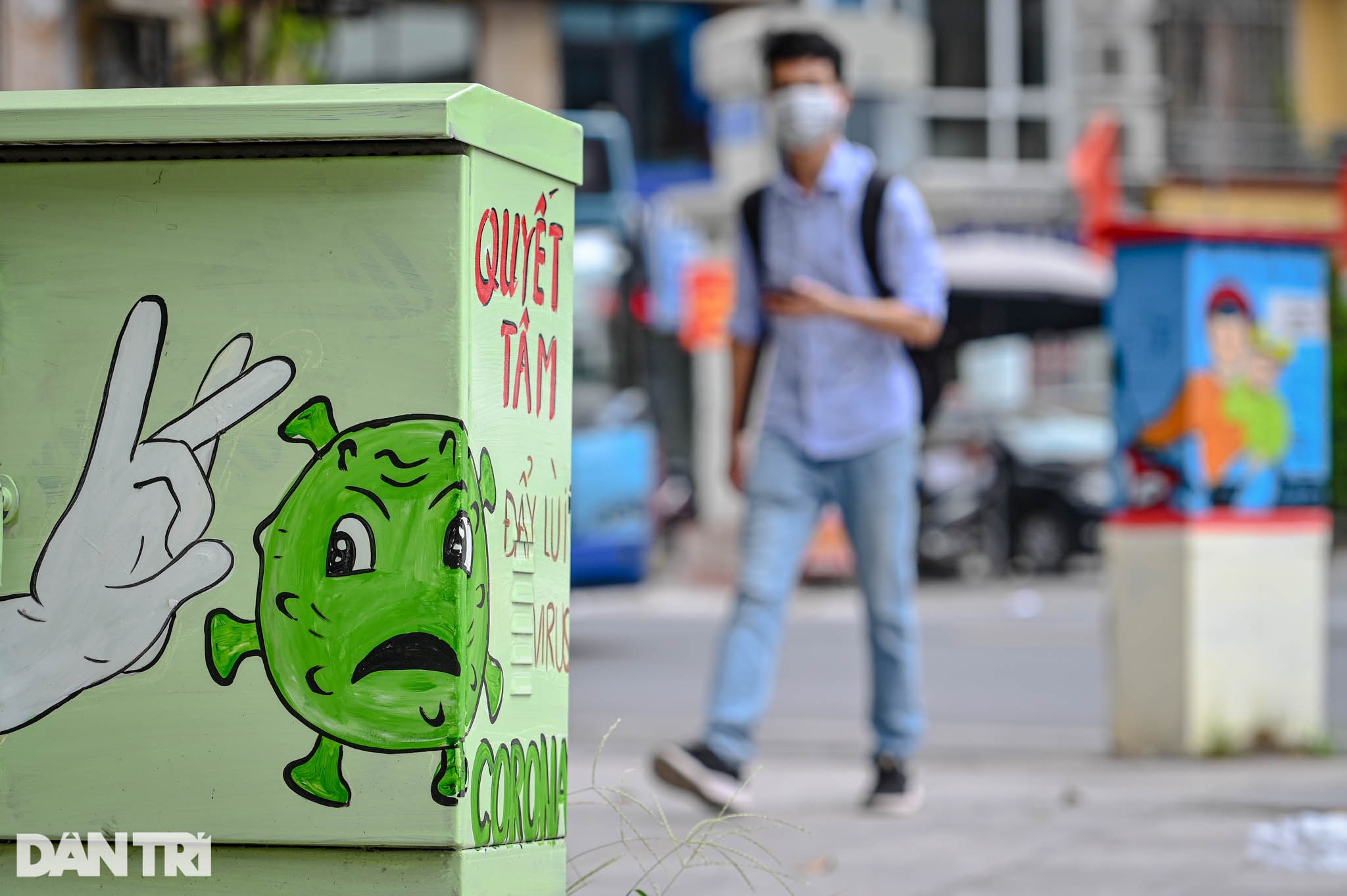 Ấn tượng những bốt điện chống dịch trên đường phố Hà Nội - 8 Ấn tượng những bốt điện chống dịch trên đường phố Hà Nội - 8