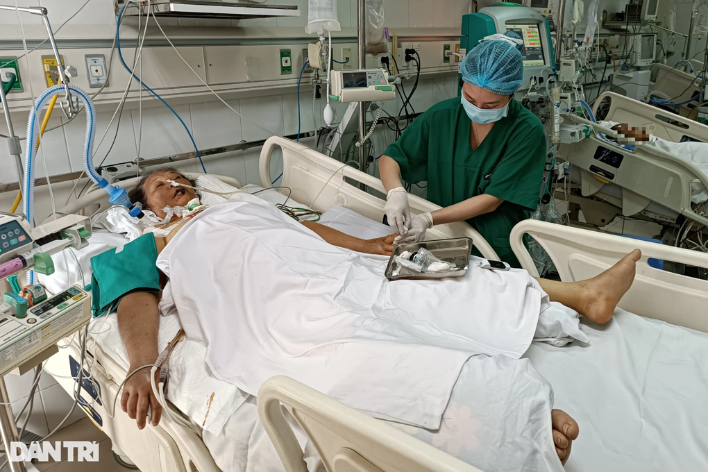 Bạn đọc Dân trí giúp đỡ người đàn bà mắc suy đa tạng hơn 240 triệu đồng - 2 Bạn đọc Dân trí giúp đỡ người đàn bà mắc suy đa tạng hơn 240 triệu đồng - 2