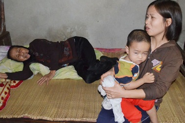 "Nếu mẹ đi nữa, con sống với ai?"