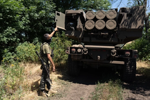 Mỹ có thể viện trợ tên lửa tầm xa chứa đạn chùm cho Ukraine