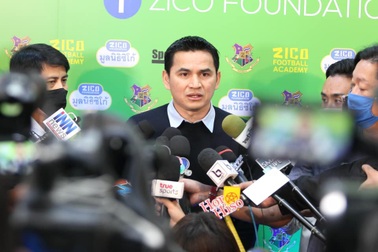 HLV Kiatisuk nói gì với báo chí Thái Lan trước khi sang Việt Nam?