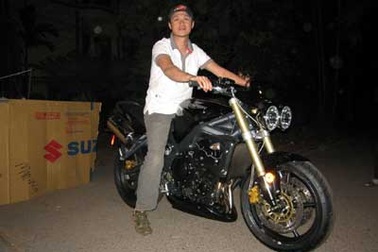 MC Anh Tuấn đón “xế” yêu