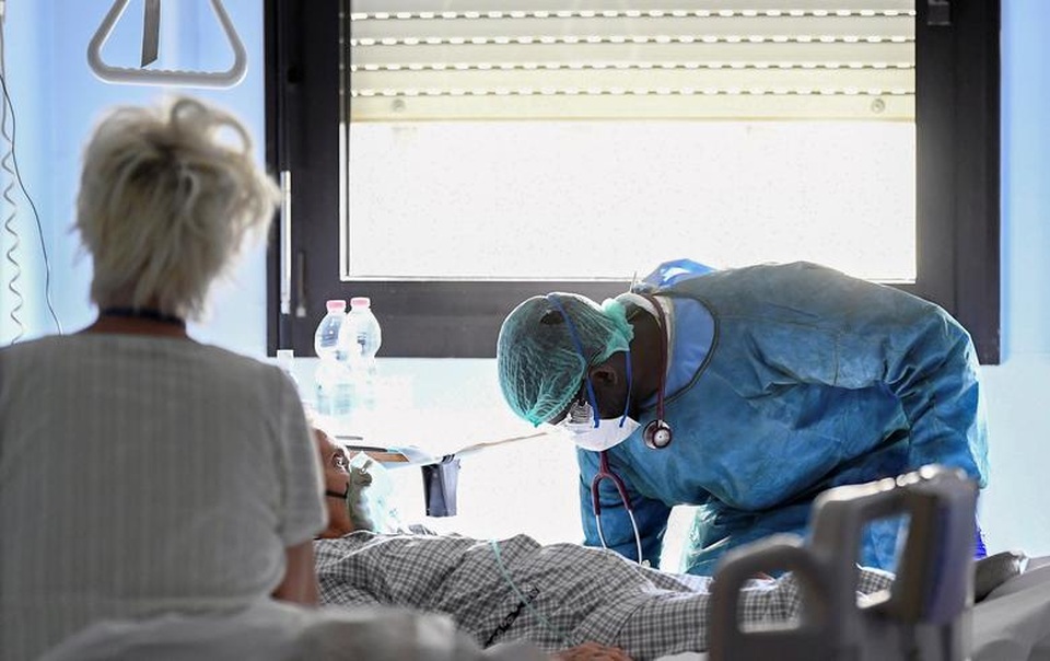 Bác sĩ Italia đau lòng khi nhìn bệnh nhân Covid-19 qua đời trong đơn độc - 2 Bác sĩ Italia đau lòng khi nhìn bệnh nhân Covid-19 qua đời trong đơn độc - 2