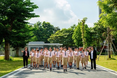 Trường Ngôi sao Hoàng Mai dành gần 6 tỷ đồng trao tặng 20 suất học bổng cho học sinh