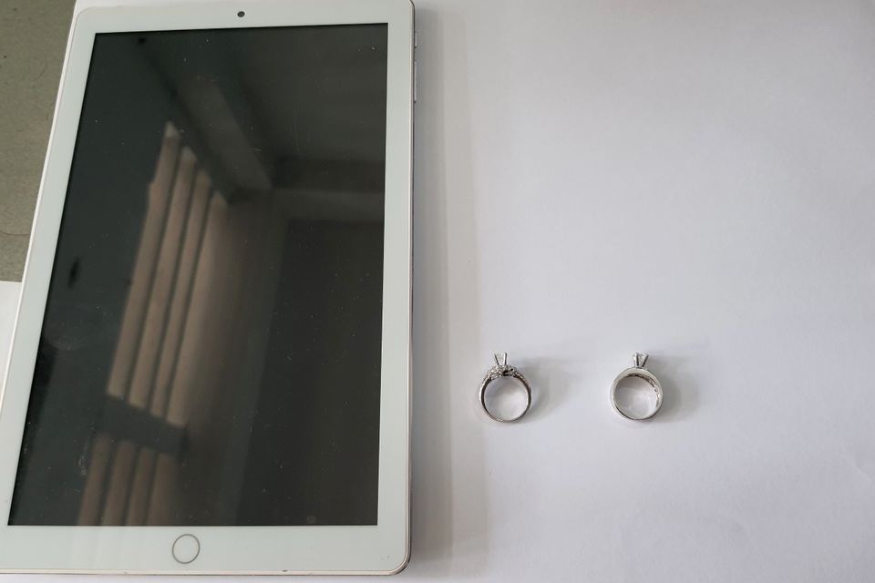 Tên trộm 2 lần đột nhập nhà giám đốc ngân hàng lấy gần 1 tỷ đồng - 3 Tên trộm 2 lần đột nhập nhà giám đốc ngân hàng lấy gần 1 tỷ đồng - 3