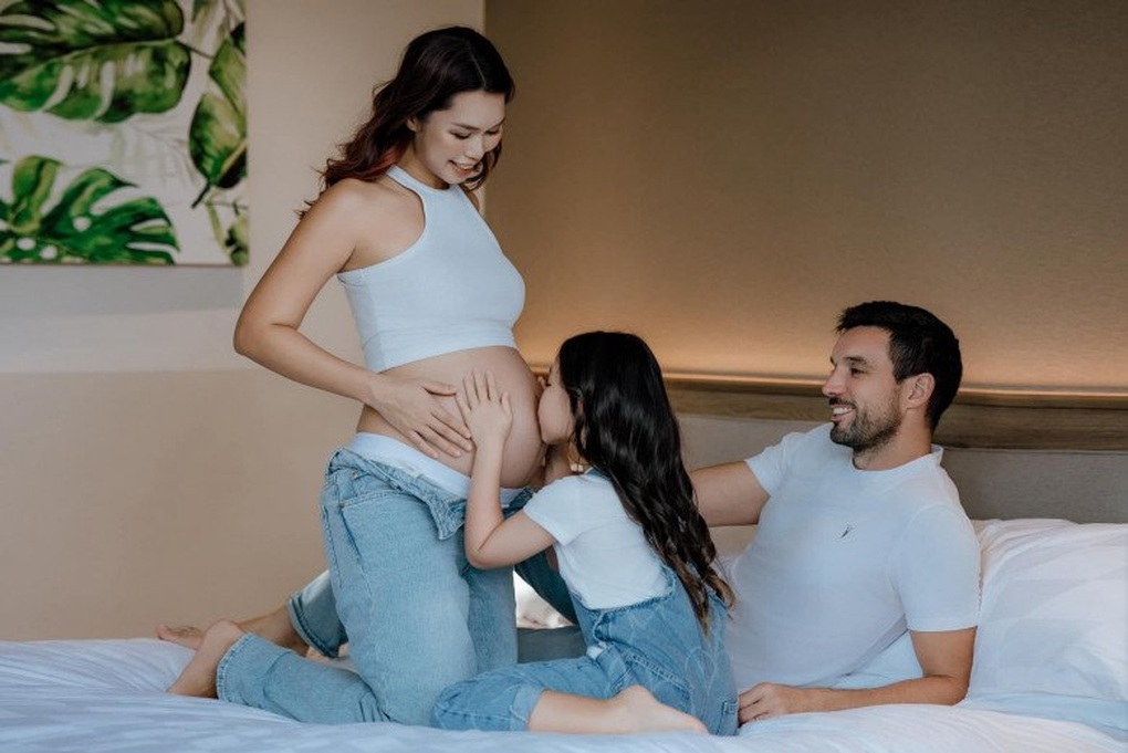 Siêu mẫu Hà Anh sinh con thứ 2 ở tuổi 42 - 2 Siêu mẫu Hà Anh sinh con thứ 2 ở tuổi 42 - 2