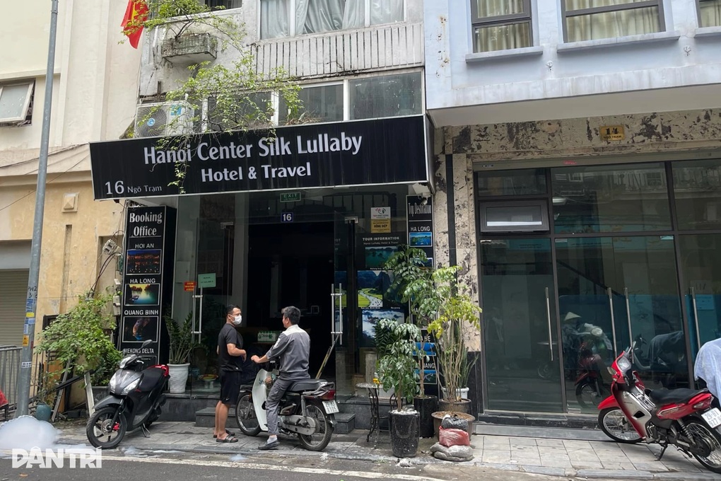 Cháy nhà phố Ngõ Trạm ở Hà Nội, nhiều học sinh tiểu học được sơ tán - 3 Cháy nhà phố Ngõ Trạm ở Hà Nội, nhiều học sinh tiểu học được sơ tán - 3