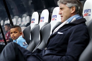 BLĐ Man City sẵn sàng đưa Mancini lên “ngang tầm” Ferugson