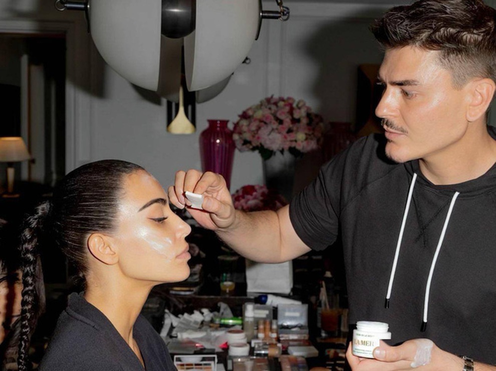 Búi tóc nối giá hơn 220 triệu đồng của Kim Kardashian tại Met Gala 2021 - 3 Búi tóc nối giá hơn 220 triệu đồng của Kim Kardashian tại Met Gala 2021 - 3