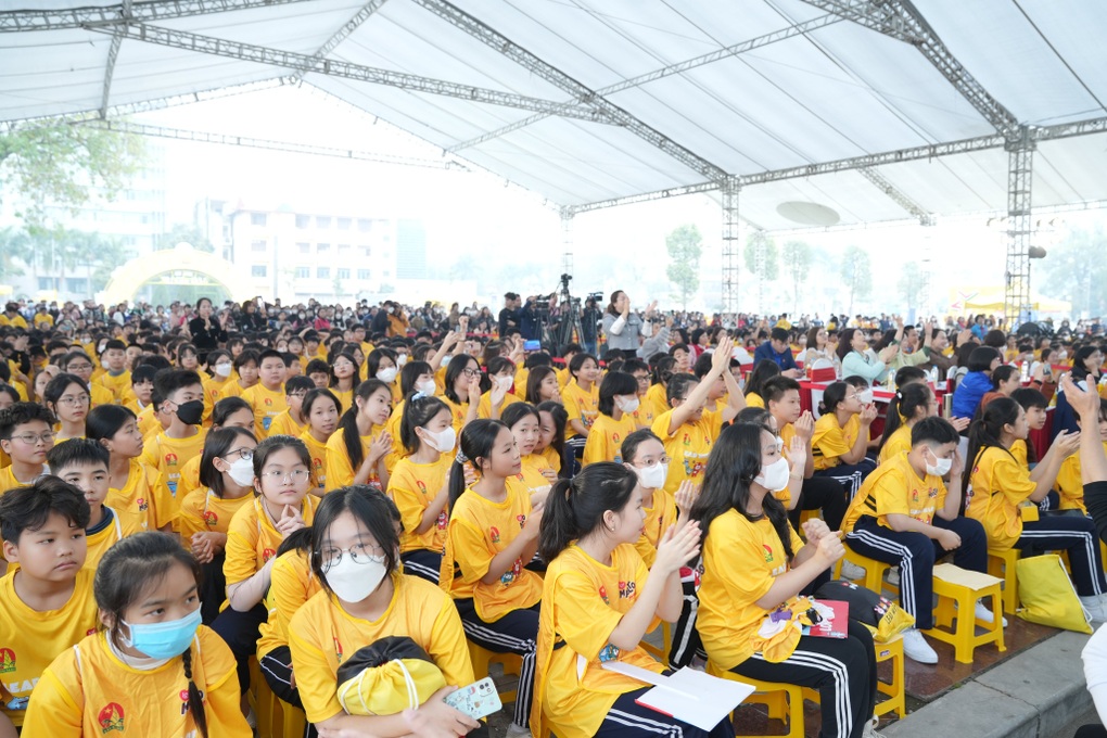 2.000 học sinh tỉnh Thái Nguyên đi bộ góp quỹ học bổng - 1 2.000 học sinh tỉnh Thái Nguyên đi bộ góp quỹ học bổng - 1