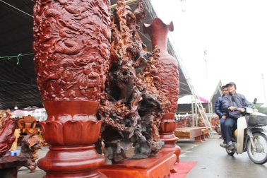 Chiêm ngưỡng gỗ lũa “siêu khủng” tạc 18 vị La Hán của đại gia Hải Dương