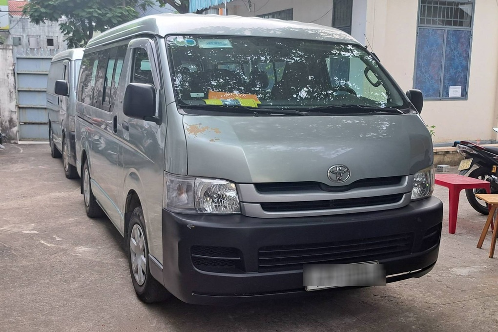 Nhận ô tô đi đăng kiểm hộ, gã đàn ông rao bán cả 2 xe - 2 Nhận ô tô đi đăng kiểm hộ, gã đàn ông rao bán cả 2 xe - 2