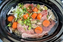 Sự thật về thứ nước hầm thần thánh được nhiều mẹ Việt chuộng dùng cho con