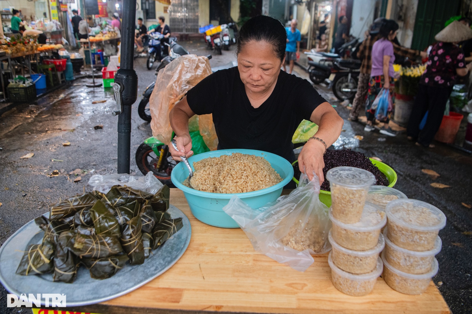 Vắng vẻ lạ thường ở chợ nhà giàu khu phố cổ dịp Tết Đoan ngọ - 6 Vắng vẻ lạ thường ở chợ nhà giàu khu phố cổ dịp Tết Đoan ngọ - 6
