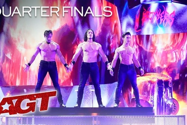 Choáng ngợp trước sức mạnh cơ bắp và vẻ đẹp nam tính của ba anh em trai