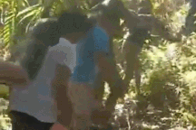 Người dân hợp sức bắt trăn khổng lồ nặng 100kg