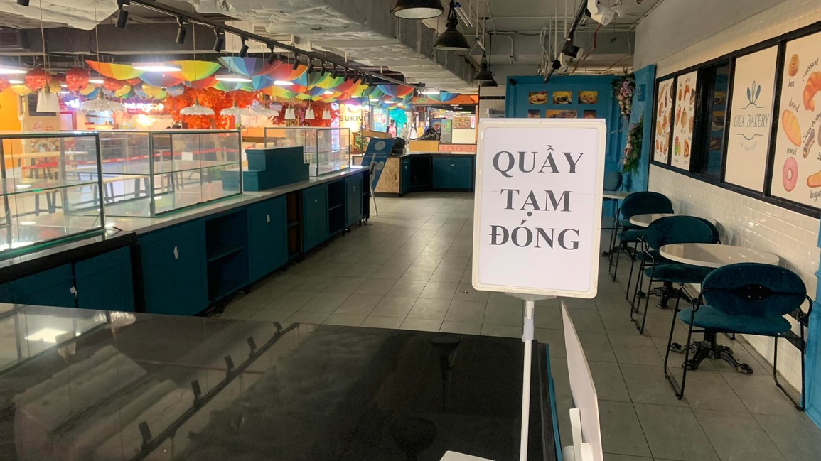 Nợ ngập đầu, doanh nghiệp bỏ chạy khỏi trung tâm thương mại - 6 Nợ ngập đầu, doanh nghiệp bỏ chạy khỏi trung tâm thương mại - 6