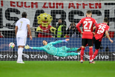 Hai lần bị thổi phạt đền, Bayern Munich mất ngôi đầu bảng Bundesliga
