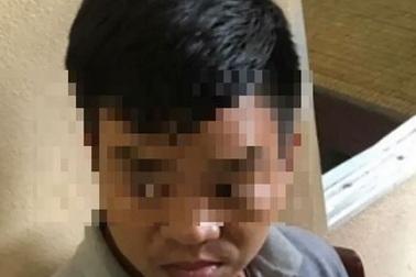 Thanh niên lạ nghi lẻn vào trường lừa lấy dây chuyền của học sinh